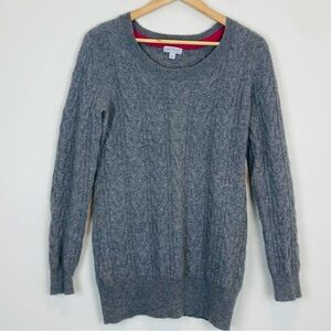 A Pea in the Pod maternity cable knit cashmere sweater in light gray.Size Large.